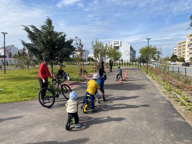 Pedallar döndü, çocuklar güldü!