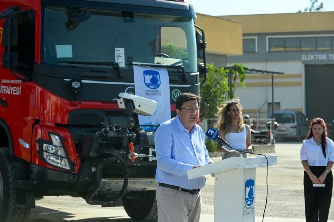 Çanakkale Belediyesi yeni hizmet araçlarını tanıttı