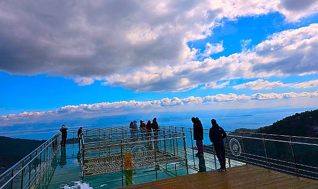 Altınoluk Cam Teras ayaklarınızı yerden kesecek