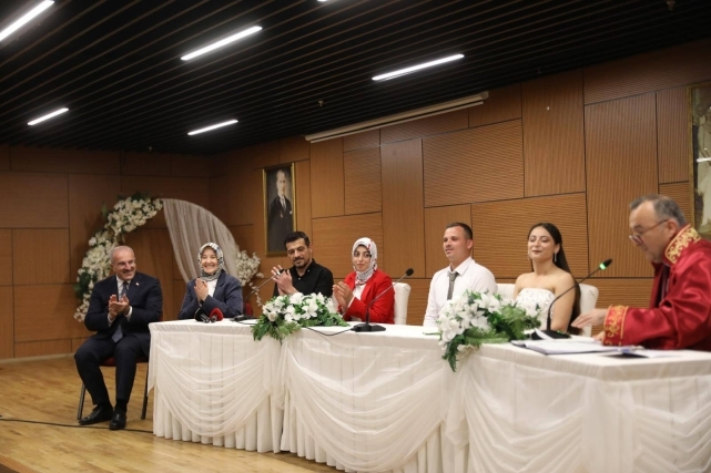 Çanakkale’de “2025 Aile Yılı” coşkusu: Bakan Yardımcısı Leman Yenigün Aile Haftası etkinliklerine katıldı