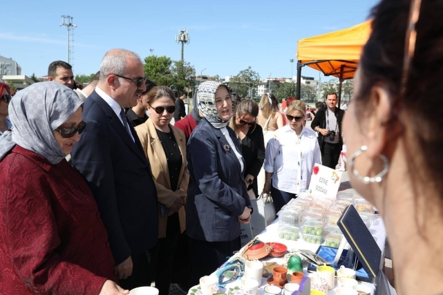 Çanakkale’de “2025 Aile Yılı” coşkusu: Bakan Yardımcısı Leman Yenigün Aile Haftası etkinliklerine katıldı