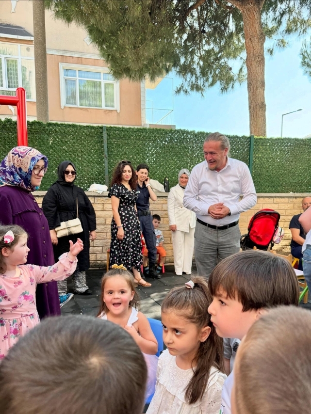Lapseki Belediyesi Çocuklar Emin Ellerde Kreşi'nde karneler dağıtıldı