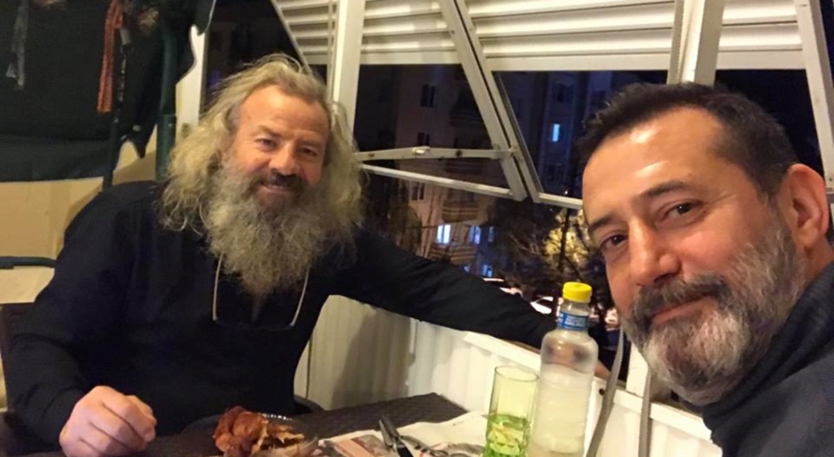 Hakan Bey Seksenlerin Basri’si ile