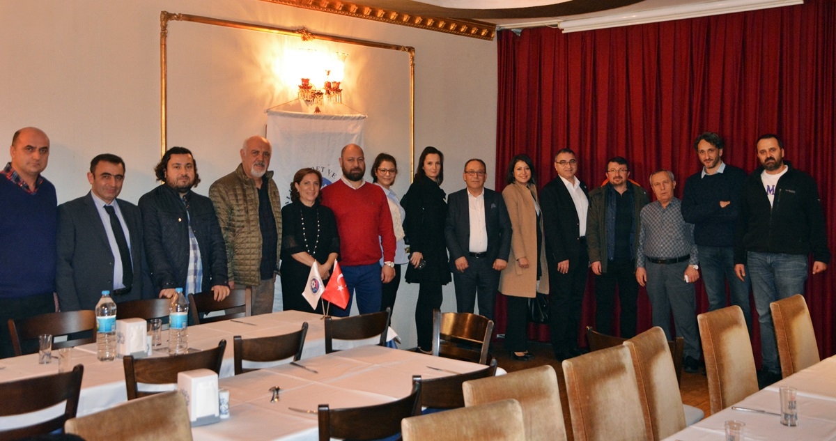 Yemekli toplantıda bir araya geldiler