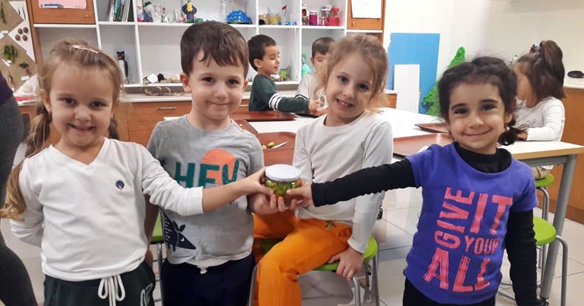 Minikler turşu yaptı