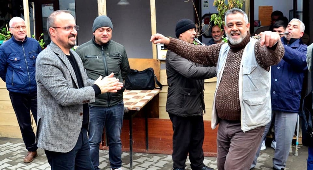 Kurtlarını döktü