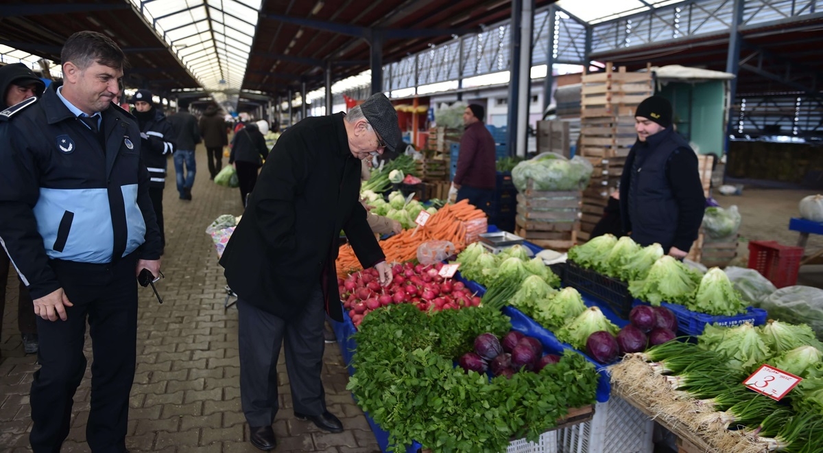Başkan pazarı gezdi