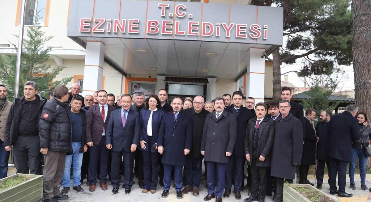 Vali Tavlı’dan Ezine’ye ziyaret