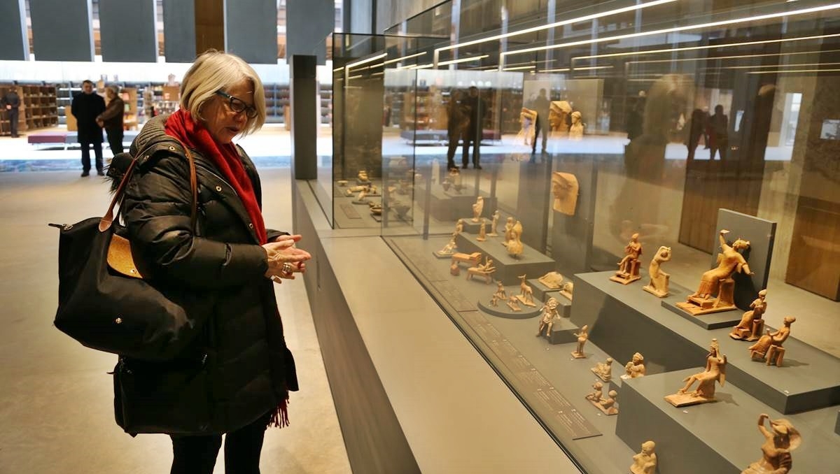 Jane Hinton, Troya’ya hayran kaldı