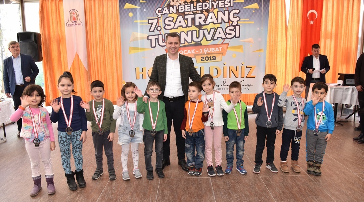 Şampiyonlar ödüllerini aldı
