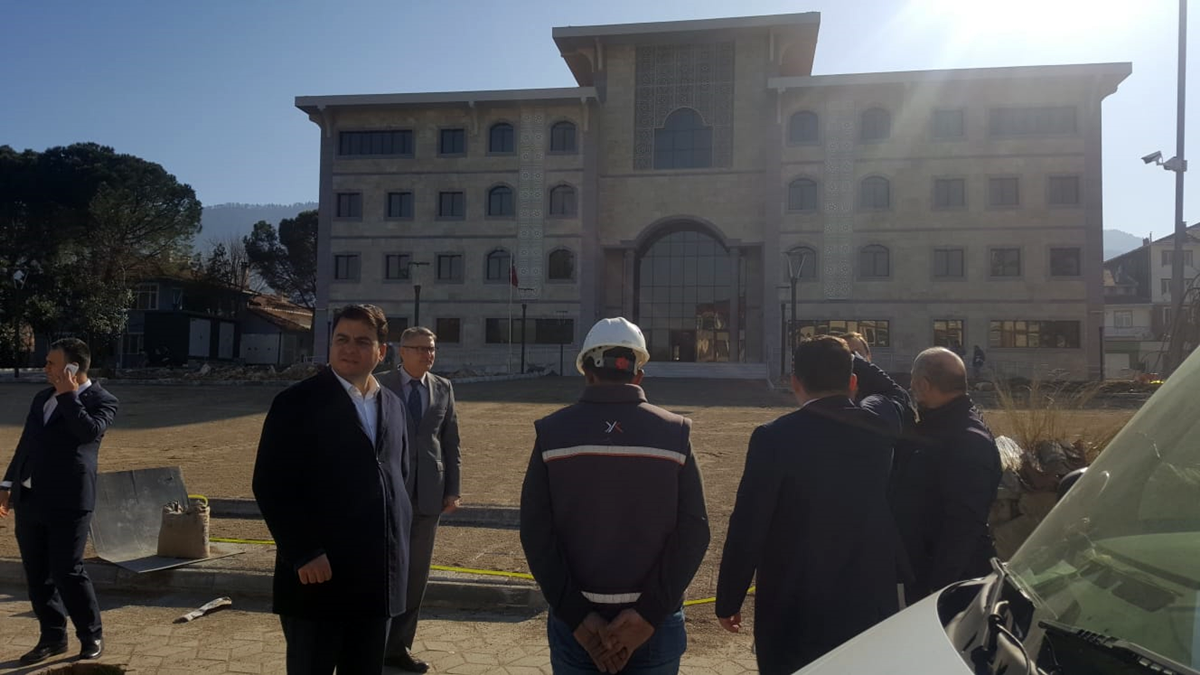 Hükümet Konağı çalışmalarını inceledi
