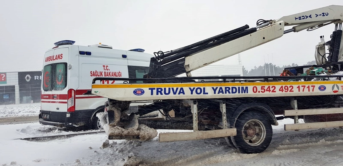 Kar kazaları beraberinde getirdi