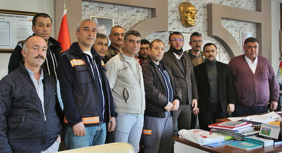 Belediye işçilerine yüzde 25 zam yaptı