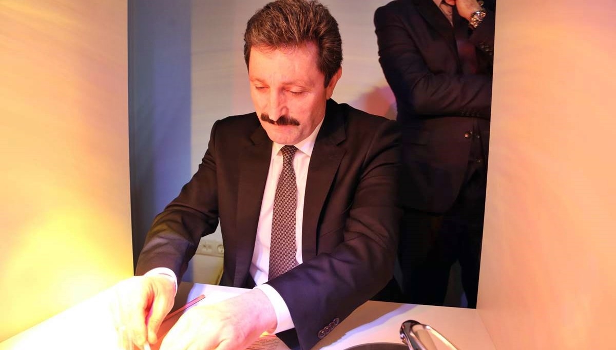 İlk test Vali Tavlı'dan...