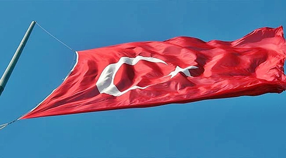 Dev bayrak gönderde…