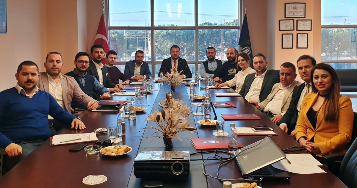 Oktay Başkan Koltuğunda