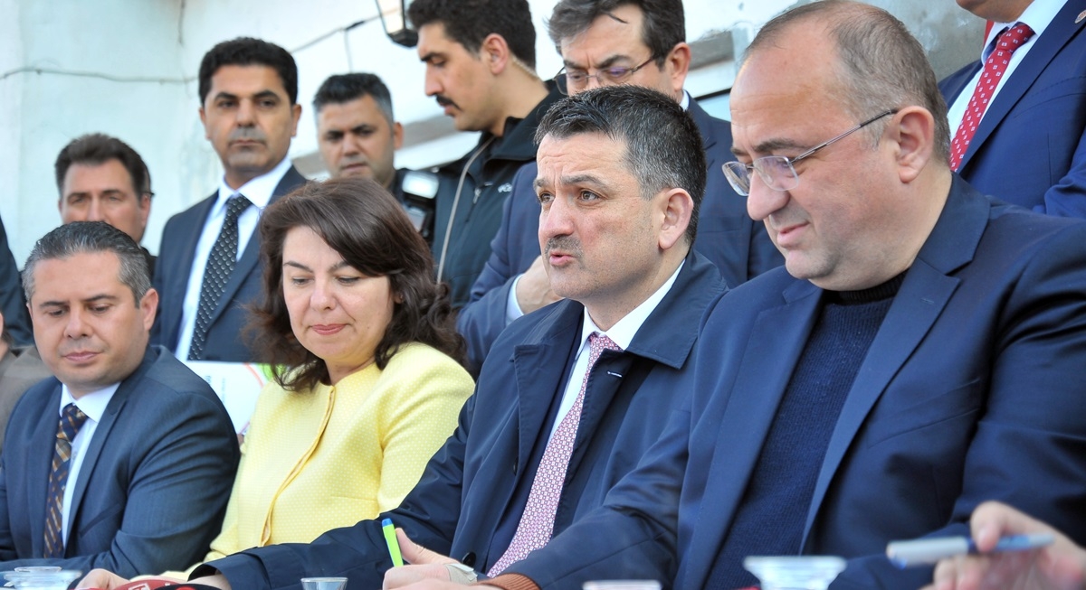 Pakdemirli: ''Ayhan Gider hizmet eder, seçmeye değer''