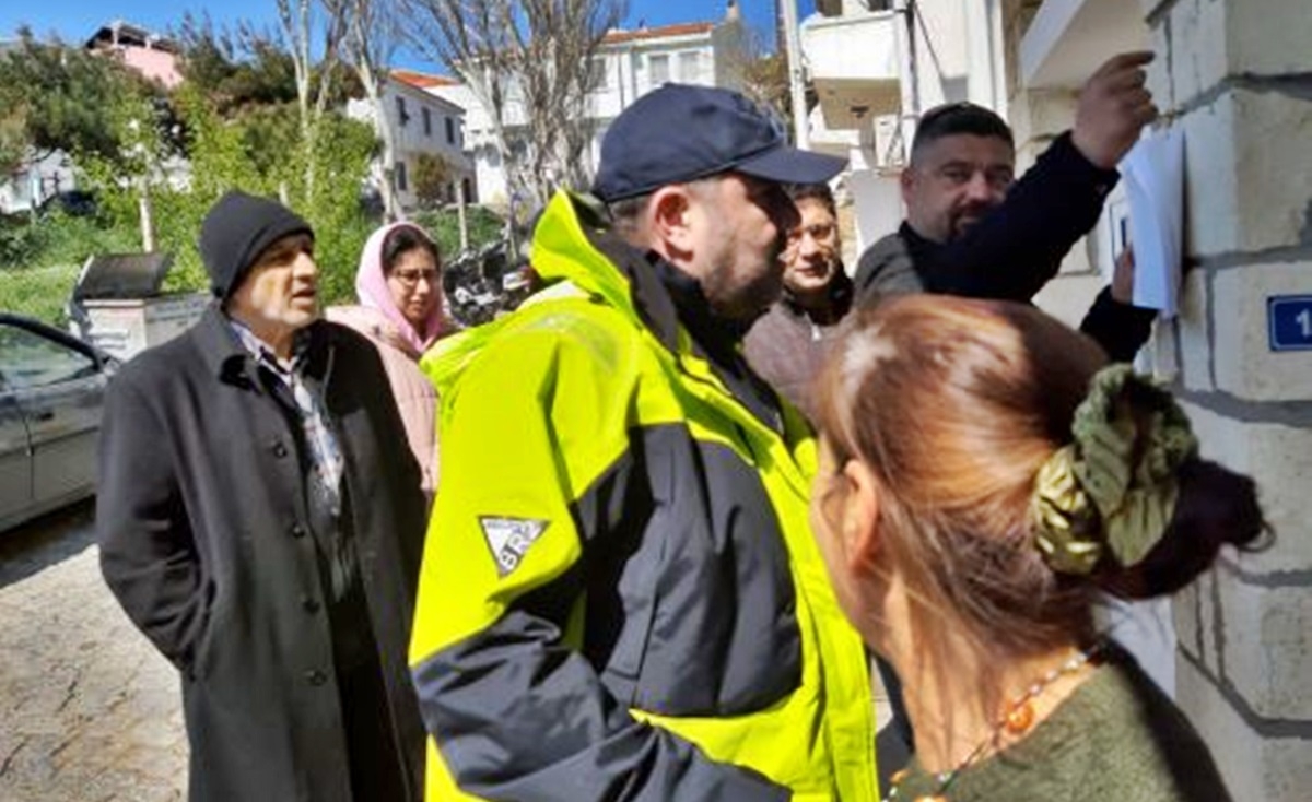 Ata Demirer sandıkta