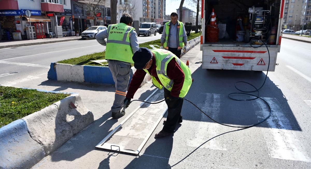 Yol çizgilerinde yenileme çalışmaları
