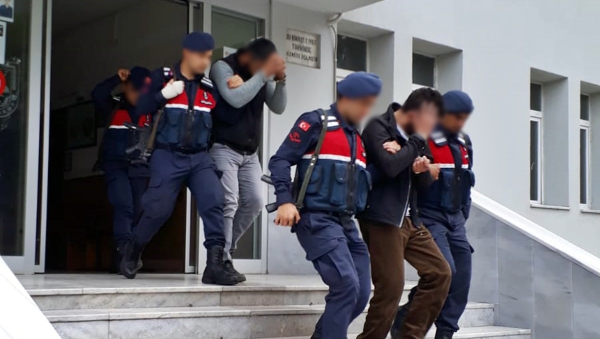 Göçmen kaçakçılarına eş zamanlı operasyon