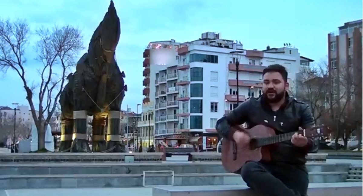 Ününe ün kattı (VİDEO)