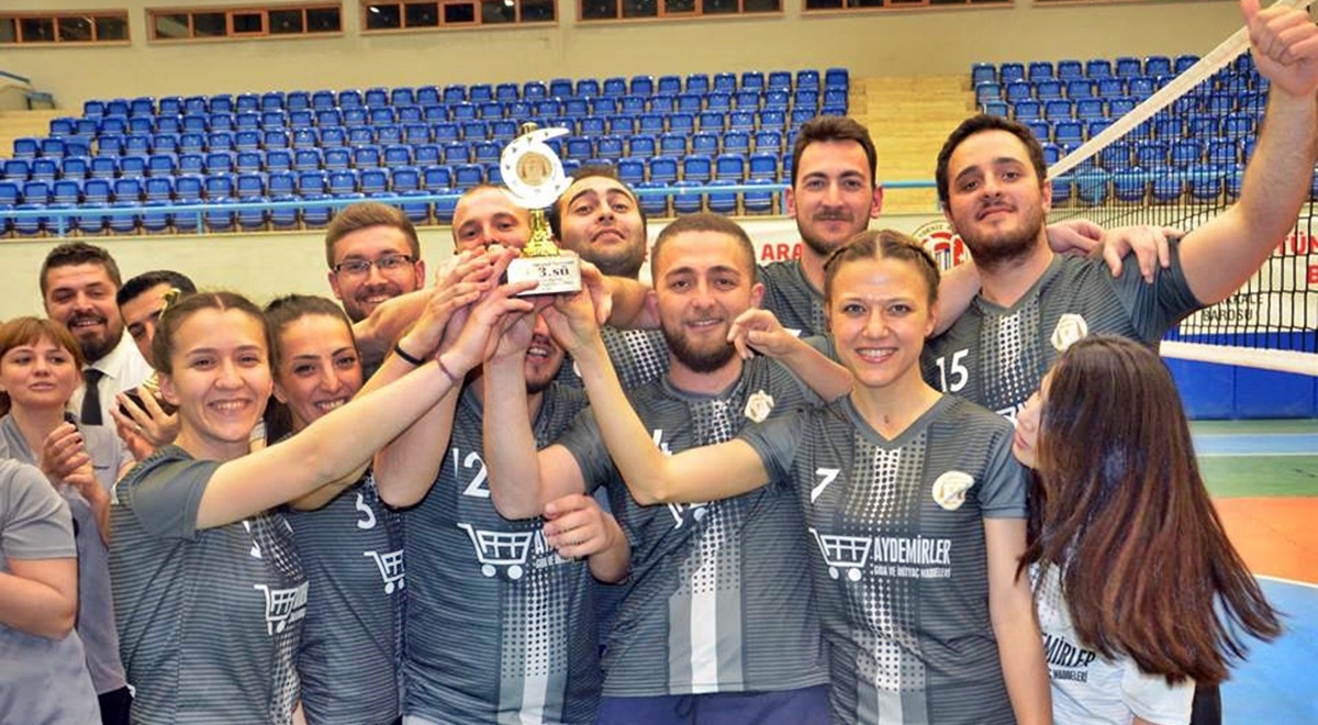Voleybol turnuvası sonuçlandı