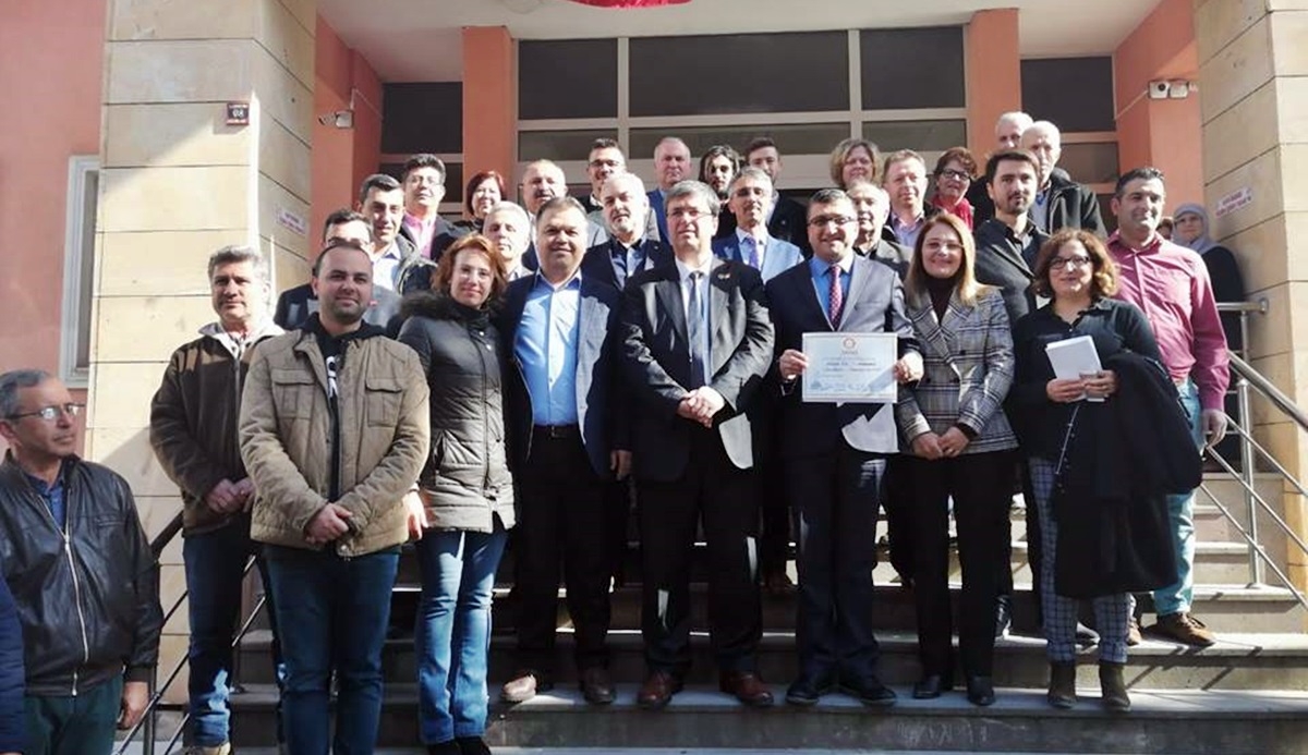 Öz mazbatasını aldı