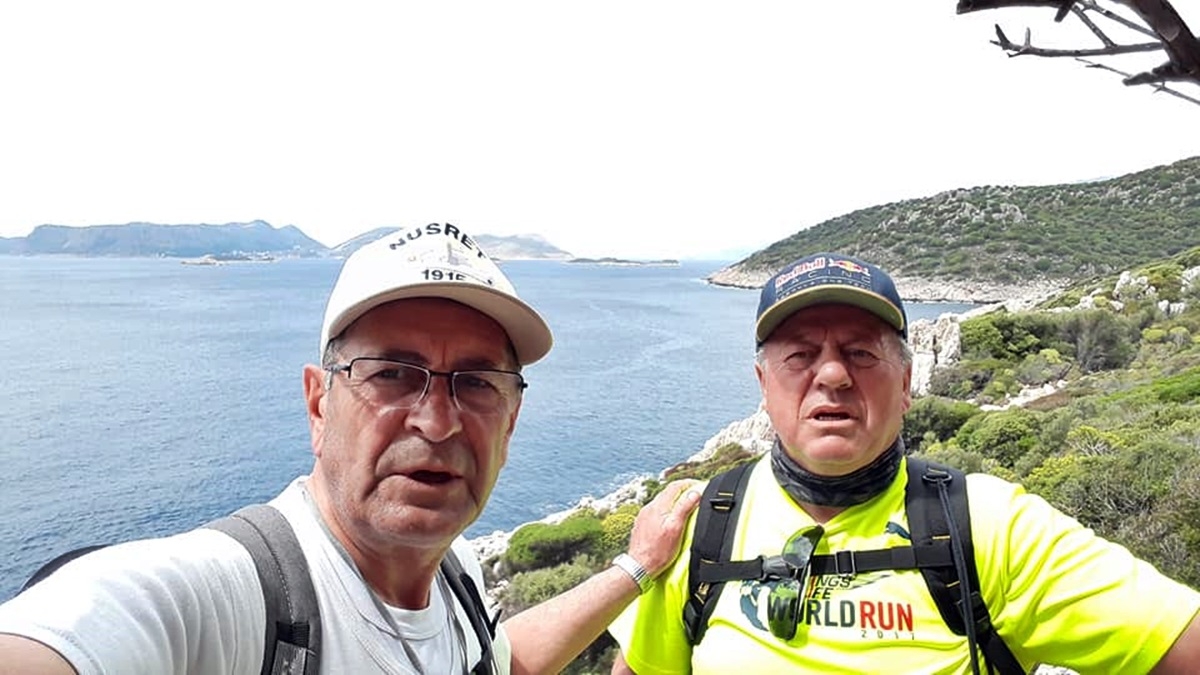 İki dost Likya yolunda
