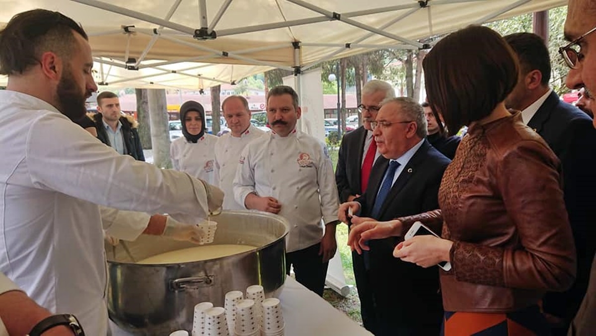 Sakaryalı öğrencilerle buluştu