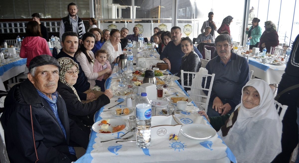 Yaylacık köylüleri kahvaltıda buluştu