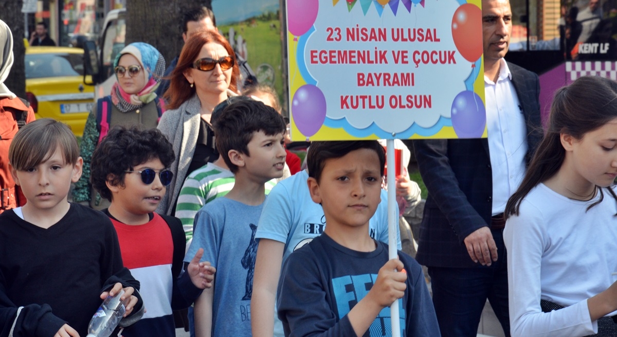 Okullar coşkuyla yürüdü