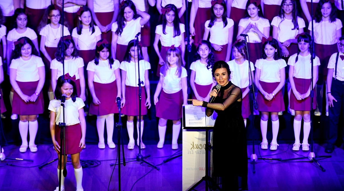 Minikler ayakta alkışlandı
