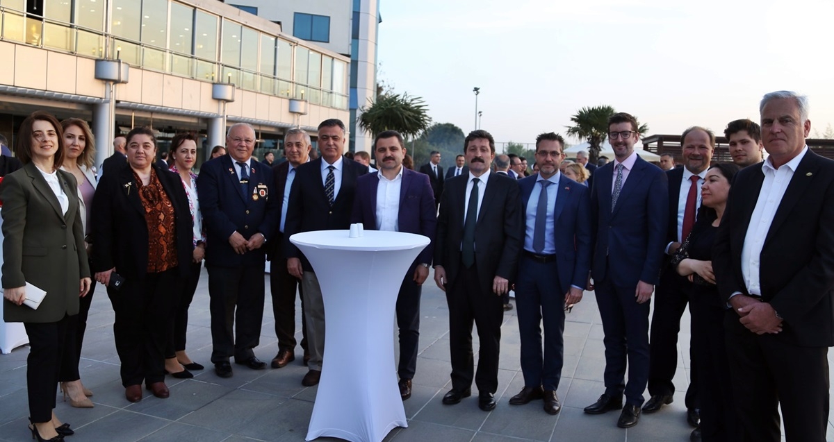 Bürokratlar teşekkür resepsiyonunda buluştu