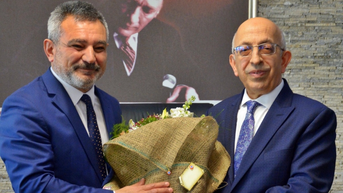 Yeni rektör göreve başladı