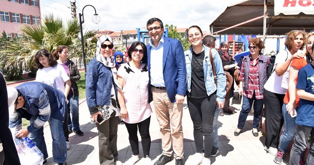 Ailesi ile köy hayırlarına katıldı