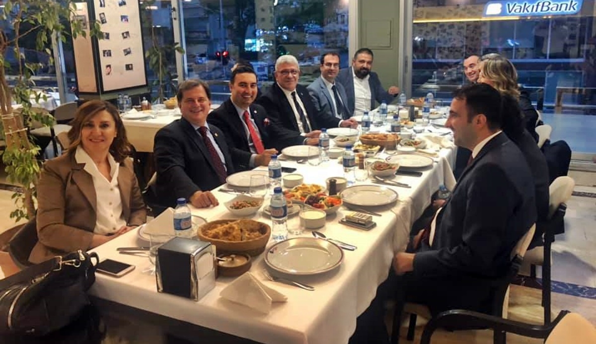 Uz Ankara’da iftarda