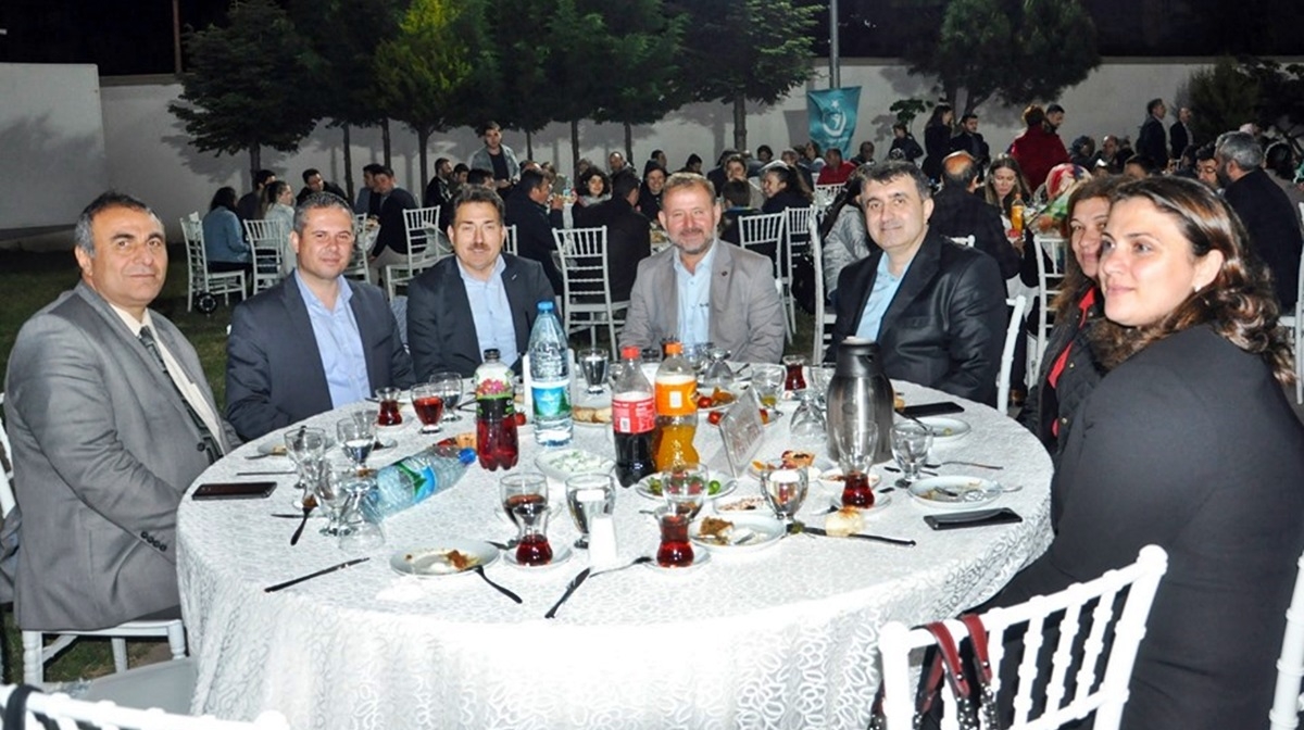 Sağlık çalışanları iftarda buluştu
