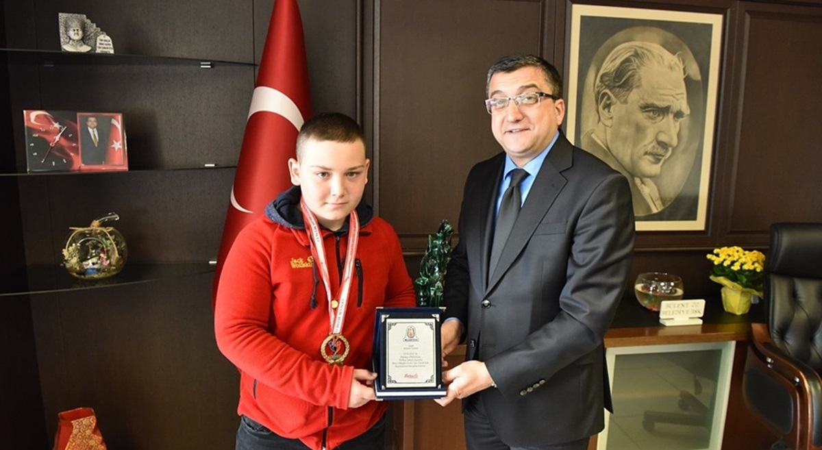 Şampiyondan Öz’e ziyaret