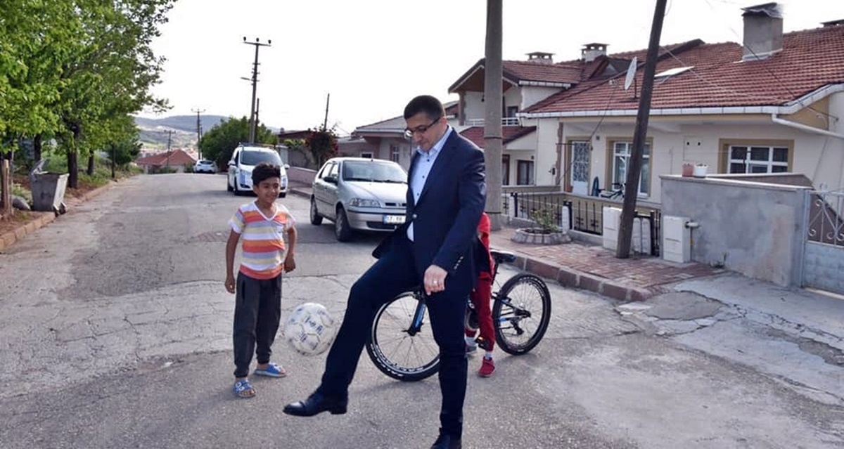 Başkan Öz top sektirdi