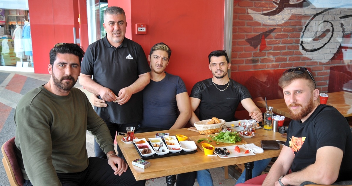 Kahvaltıda buluştular