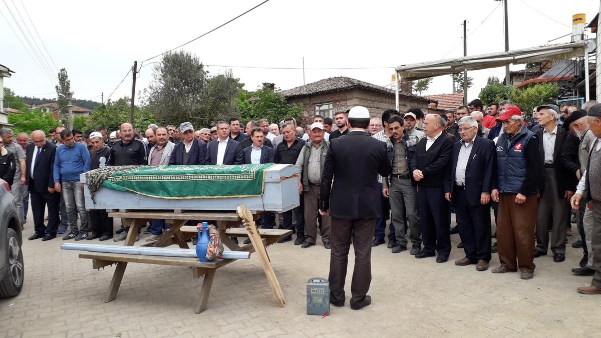 Gözyaşları içerisinde uğurlandı