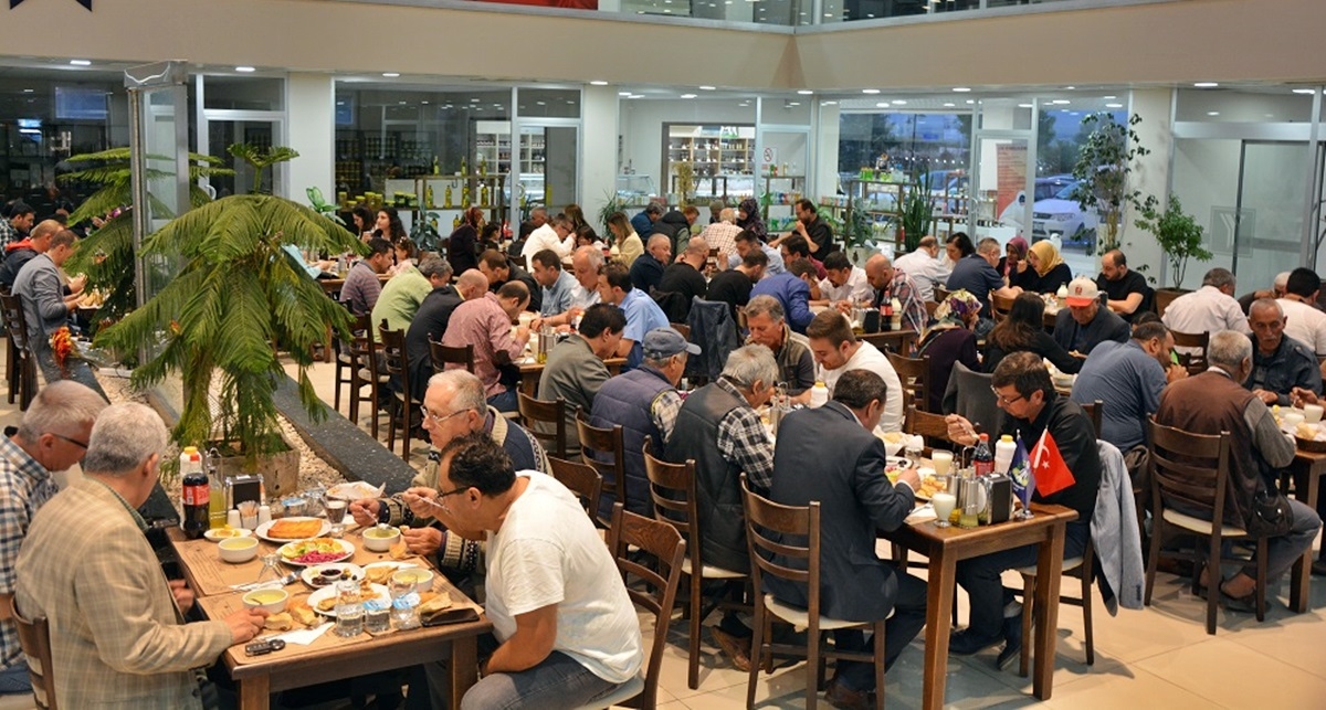 Gönül sofrasını Ezine’de kurdular