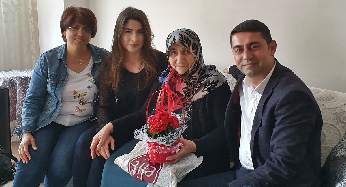 Şehit annesine anneler günü ziyareti