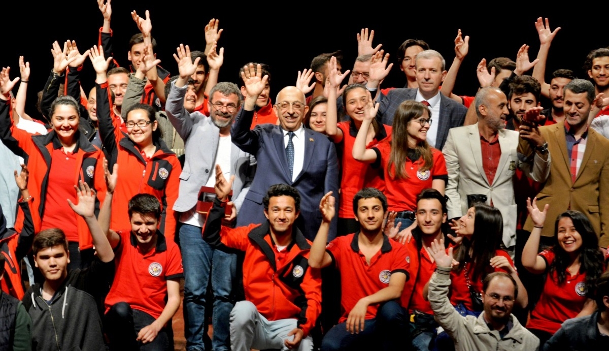 ''En büyük engel insanlığımızı kaybetmektir''