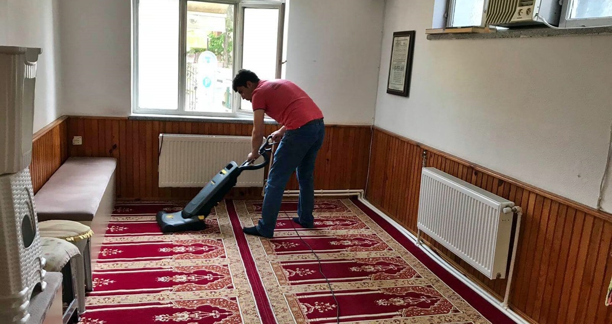 Camilerde Ramazan temizliği