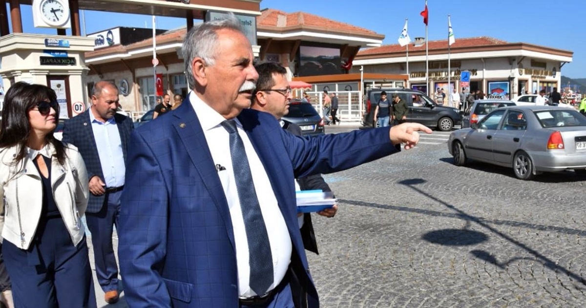 Başkan Gökhan İskele Meydanı'nı inceledi