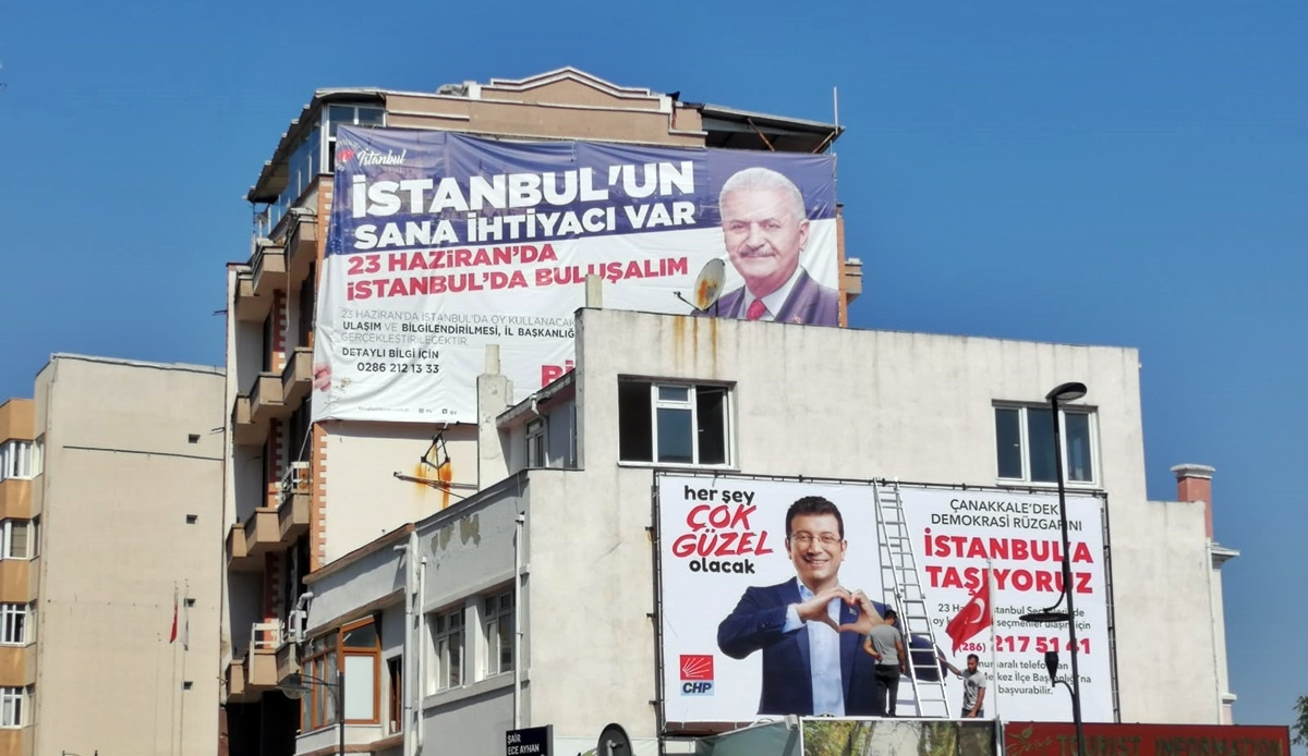 Çanakkale seçime hazır! İki adayın da afişi asıldı