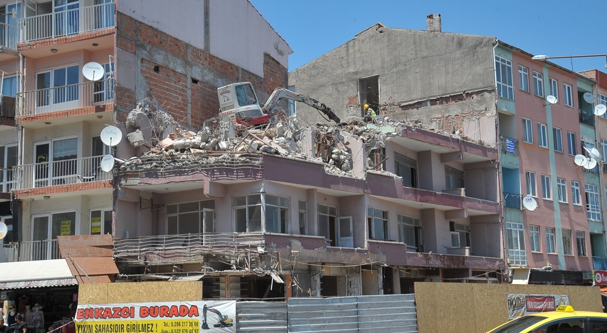 Yıkımına başlandı