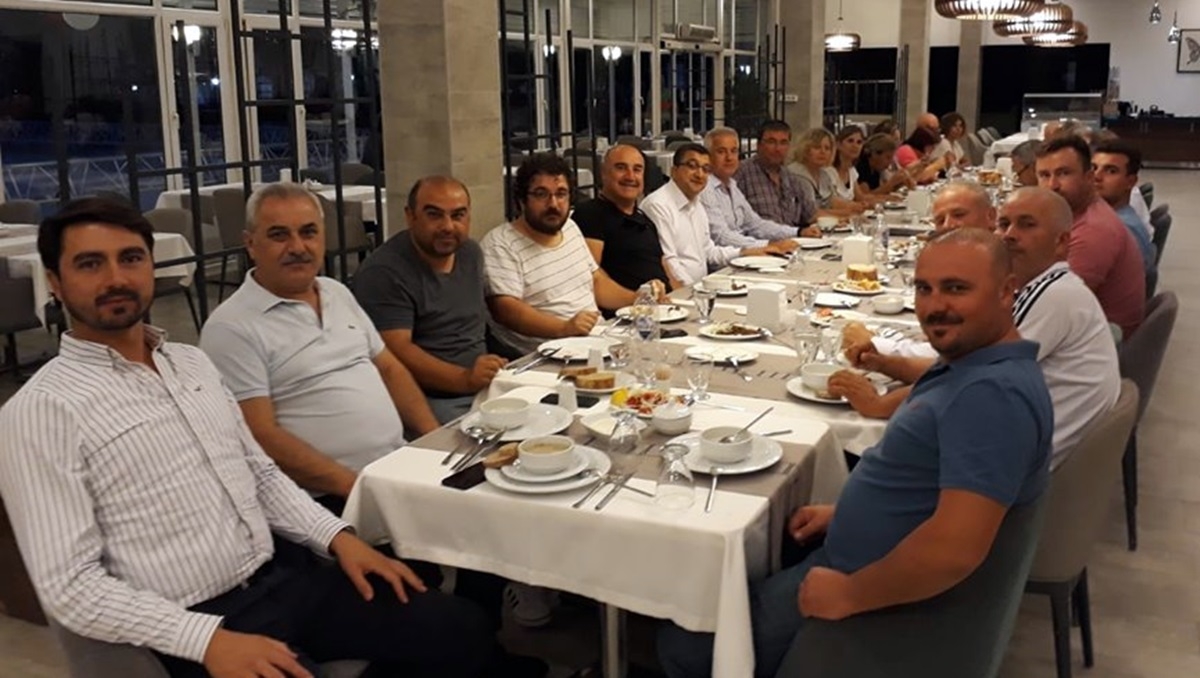 Aile yemeğinde bir araya geldiler