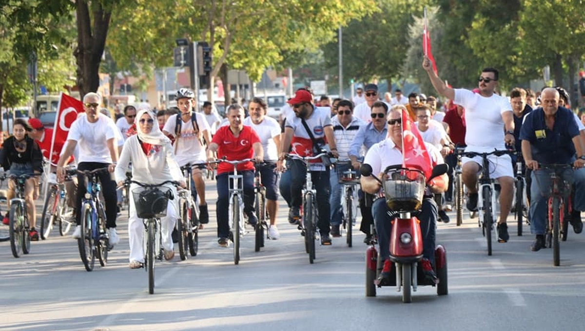 Pedallar şehitler için döndü